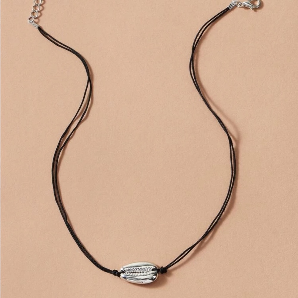 • Aspen • Simple Shell Choker - Picture 2 of 4